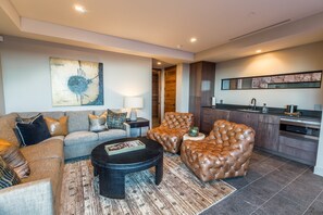 Lounge with kitchenette
