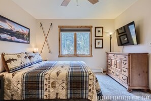 Master Bedroom - King Size Bed - Private Bath - Quiet Workspace