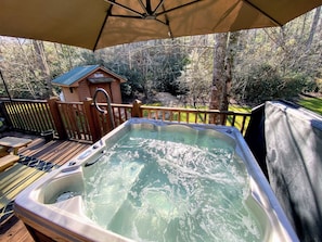 Outdoor spa tub