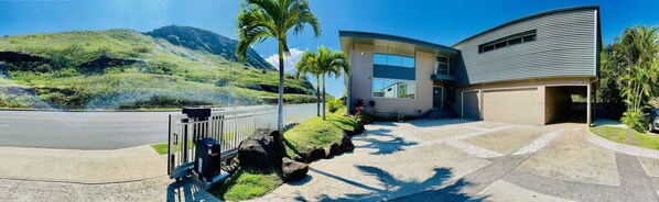 Front of Hale maluhia against koko crater