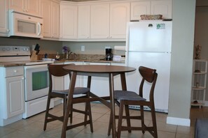 LK1003_Dining