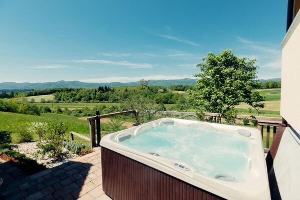 Whirlpool tub