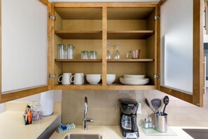 Fully equipped kitchen, there’s no need to bring a thing!