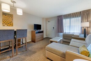 Living area+ dining area, a perfect place for family getaways