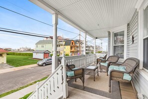 1st Floor Porch