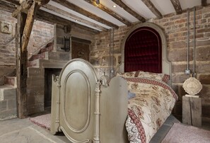 Ground floor: Stunning bedroom with antique 4'6 double bed