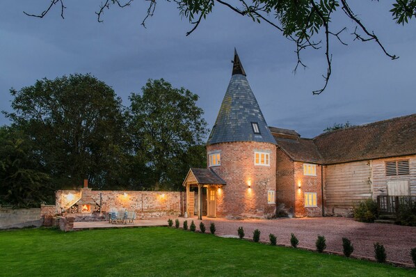 A beautifully converted hop kiln making for a truly unique and fascinating retreat
