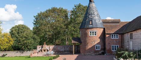 The Hop Kiln is an extraordinary property with plenty to help you relax and take in your rural surroundings