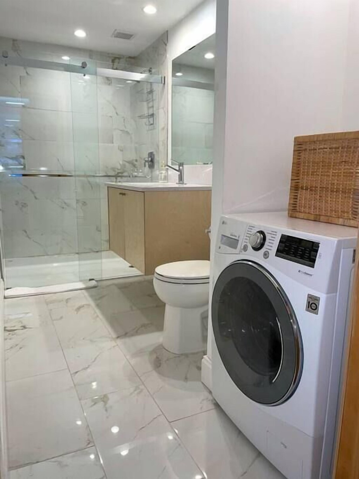 #304 · Chic Studio near Yale  – Spacious & Stylish