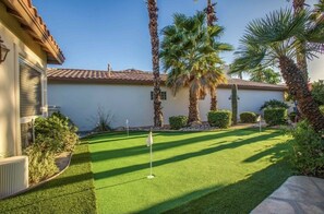 3-Hole Putting Green
