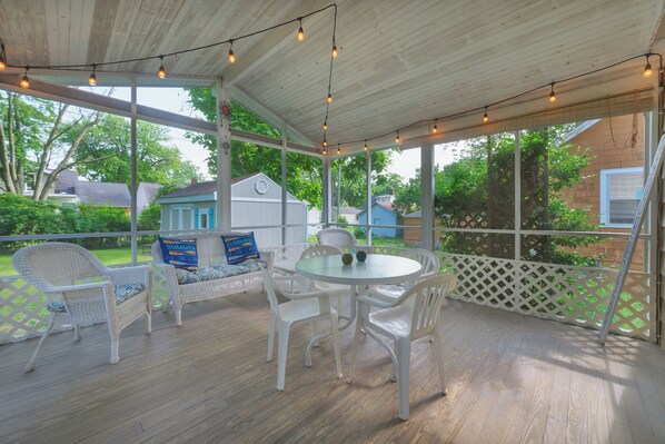 Outdoor dining