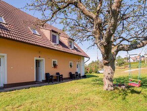 Plant, Sky, Building, Window, Tree, Land Lot, House, Neighbourhood, Grass, Door
