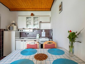Cabinetry, Property, Furniture, Plant, Countertop, Blue, Azure, Kitchen Appliance, Kitchen, Interior Design
