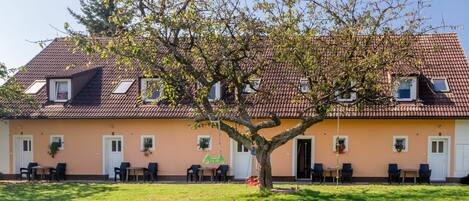 Sky, Plant, Building, Window, Property, Tree, House, Land Lot, Grass, Cottage