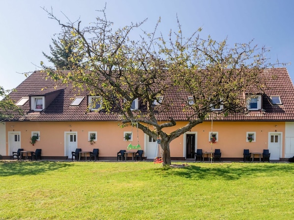 Ciel, Plante, Bâtiment, Fenêtre, Propriété, Arbre, Maison, Lot Terre, Herbe, Chalet