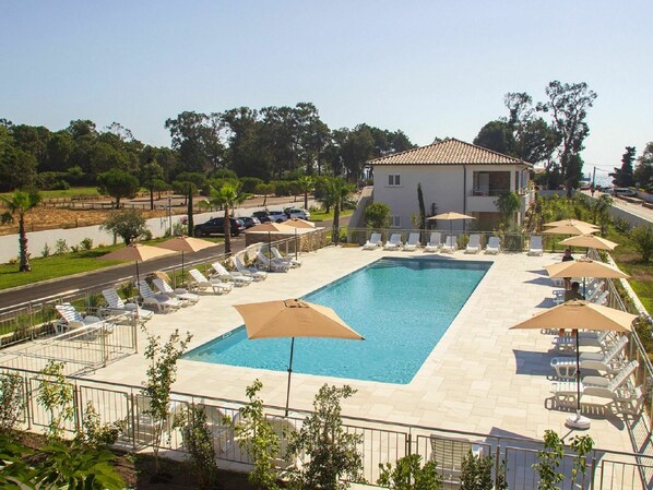 Swimming Pool, Property, Tree, Resort, Real Estate, Residential Area, Shade, Sunlounger, Composite Material, Villa