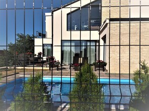Reflection, Architecture, Property, Building, House, Water, Real Estate, Facade, Swimming Pool, Glass