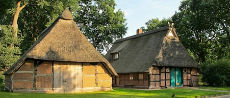 Thatching, House, Home, Property, Cottage, Roof, Building, Farmhouse, Rural Area, Grass