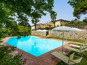 Water, Property, Building, Plant, Swimming Pool, Sky, Window, Azure, Tree, Chair