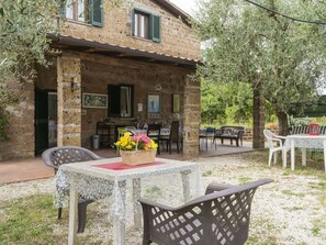 Table, Plante, Bâtiment, Meubles, Fenêtre, Chaise, Fleur, Tableau De Plein Air, Arbre, Mobilier De Jardin