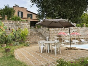 Plante, Meubles, Propriété, Bâtiment, Table, Fenêtre, Fleur, Chaise, Arbre, Mobilier De Jardin