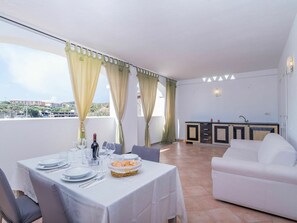 Tabelle, Möbel, Eigentum, Gebäude, Geschirr, Dekoration, Stuhl, Textil, Interior Design, Haus