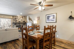Dining area with seating for 6