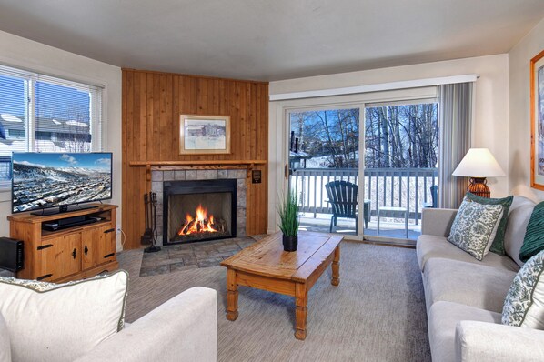 Snow Flower 141 offers comfortable furnishings, wood burning fireplace and flat screen TV in the living room.