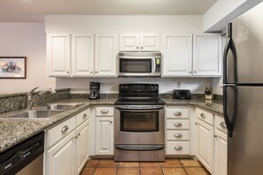 Kitchen has everything you need to cook or dine in