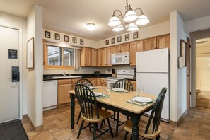 Fully equipped kitchen and dining area