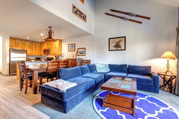 Snow Flower 30 offers a spacious section sofa and open concept living area.