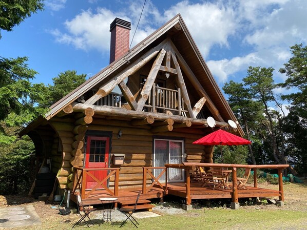 Log house built in the mountaintop forest