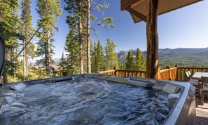 MMH 7 Bulldogger, Hot Tub, 3