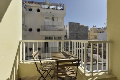 Holiday Apartment “Apartamento Bregador” in Playa San Juan with Mountain View, Balcony, Shared Rooftop Terrace and WiFi