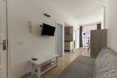 Holiday Apartment “Apartamento Bregador” in Playa San Juan with Mountain View, Balcony, Shared Rooftop Terrace and WiFi