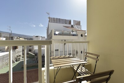 Holiday Apartment “Apartamento Macarena” in Playa San Juan with Mountain View, Balcony, Shared Rooftop Terrace and WiFi