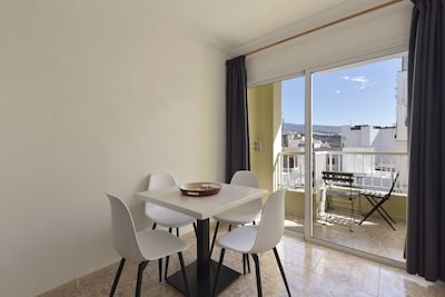 Holiday Apartment “Apartamento Macarena” in Playa San Juan with Mountain View, Balcony, Shared Rooftop Terrace and WiFi