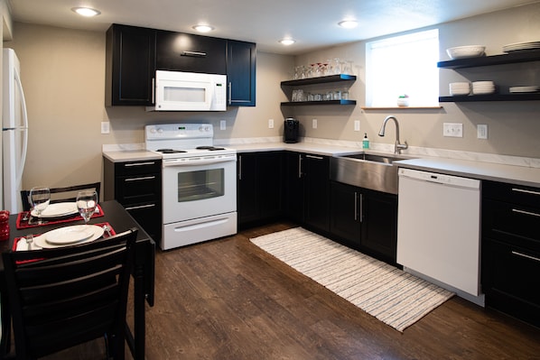 Modern kitchen with all the amenities for a one night or a whole month.