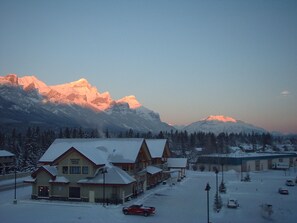 Balcony Veiw To Cascade Mountain