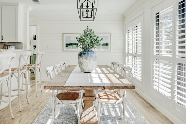 Beautiful dining area overlooking the Links golf course. 
