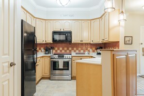 Full kitchen to prepare a great family meal