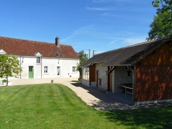 Gîte et terrain arboré