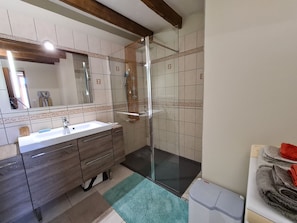 Salle d'eau rez-de-chaussée