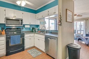 Kitchen | Dishware & Flatware