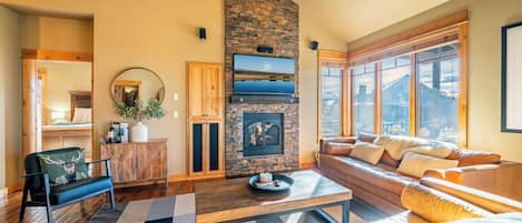 Mountain and desert views while enjoying the warmth and comfort of the living rm