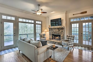 Living Room | Free WiFi