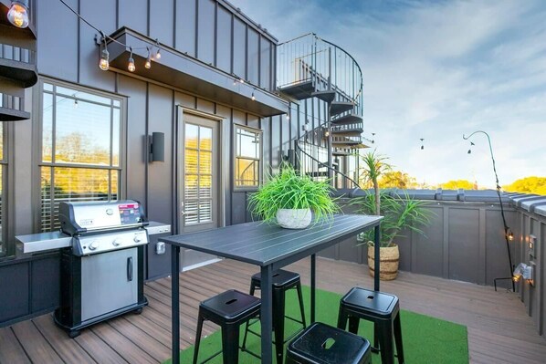 3RD LEVEL: Patio/Deck