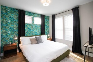 3RD LEVEL: Bedroom 3 w/King Bed & Ensuite Bathroom