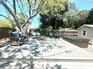 BRAND NEW!! PRIVATE HOT TUB!!