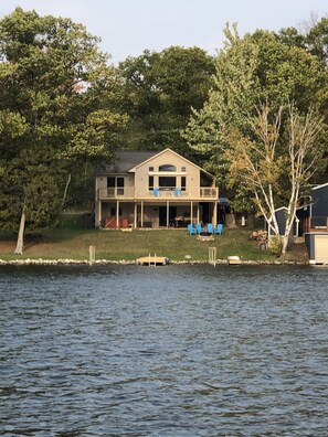 HAPPY AS A CLAM LAKE HOUSE!